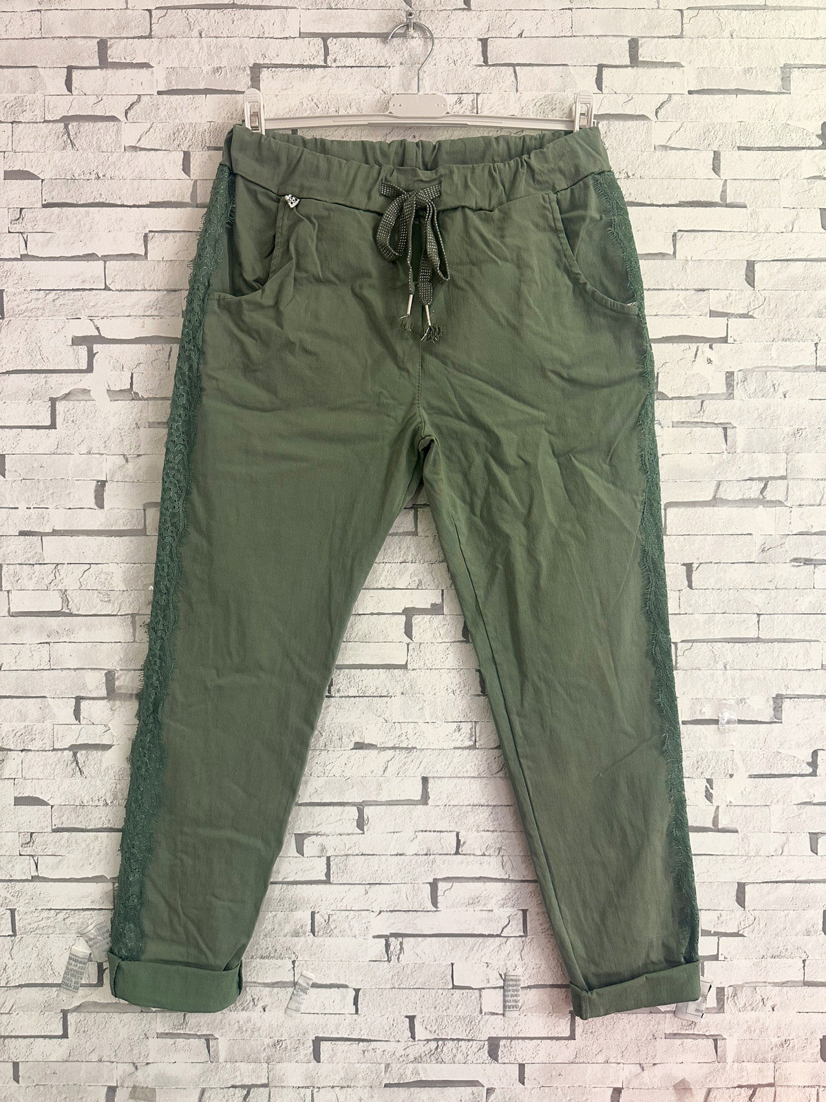 Pantalon magique à dentelle