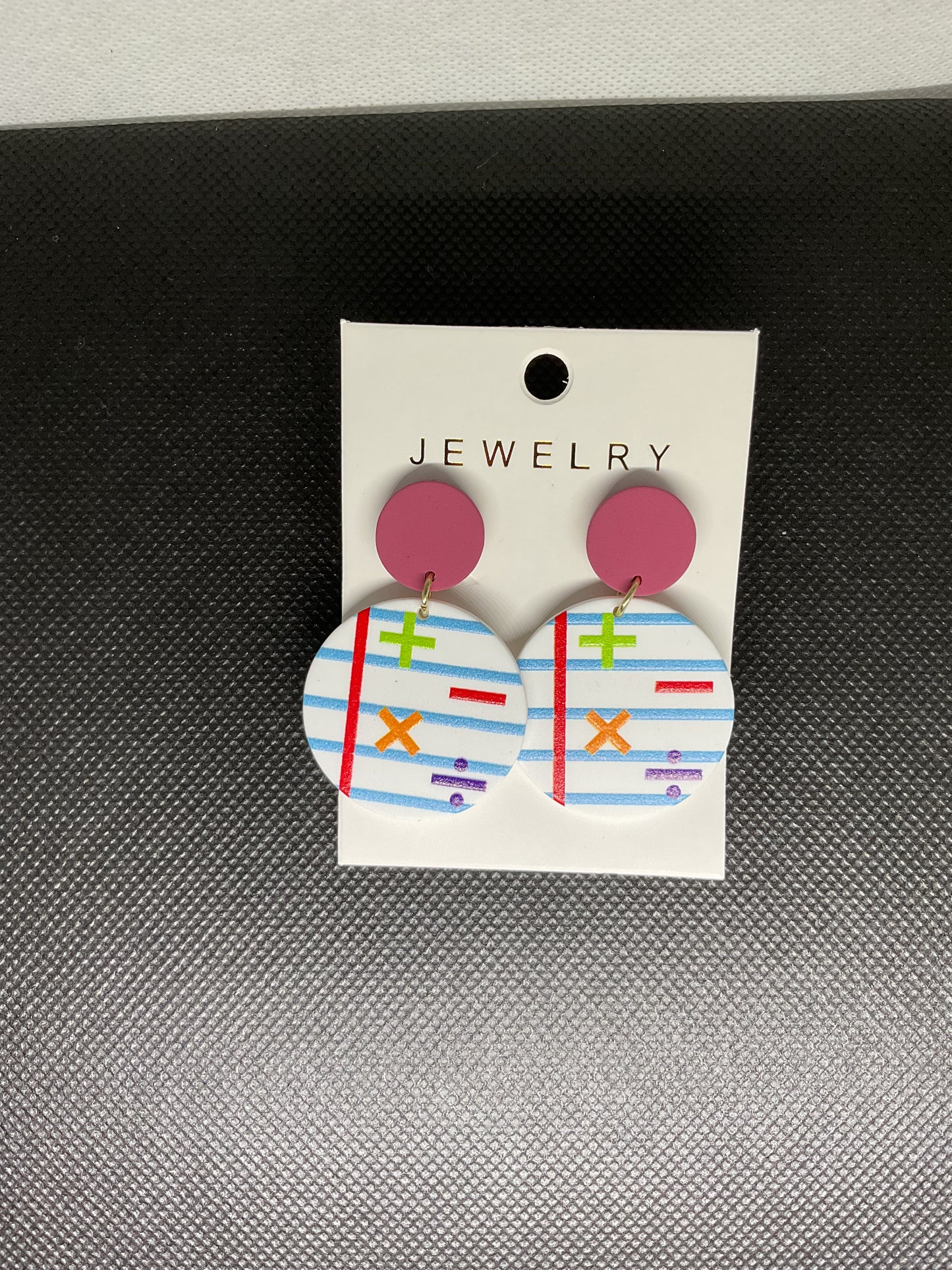 Boucles d'oreilles école