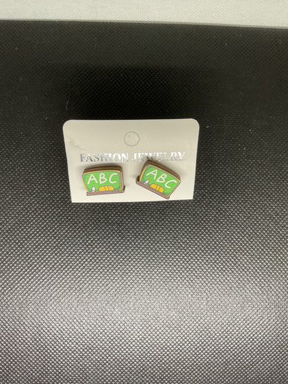 Boucles d'oreille clou école