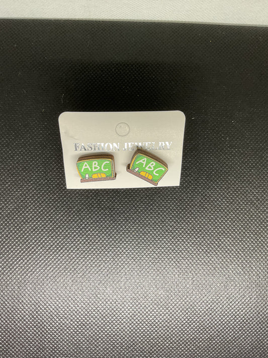 Boucles d'oreille clou école