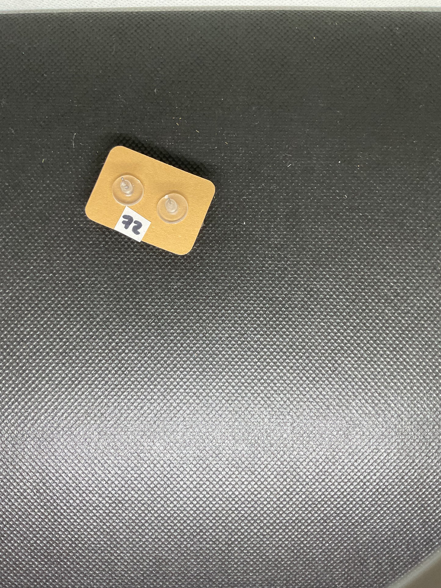 Boucles d'oreille clou école